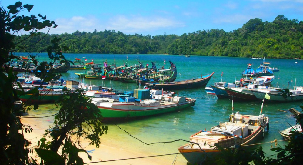  Pantai Sendang Biru "width =" 1000 "height =" 544 "/> <figcaption class=